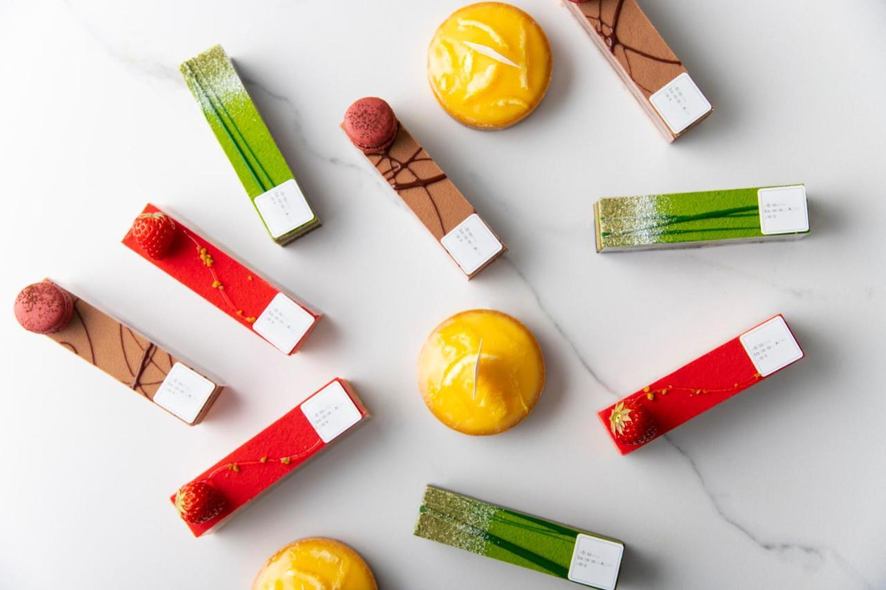 The Royal Park Hotel Iconic Kioto Exterior foto A selection of desserts from the restaurant