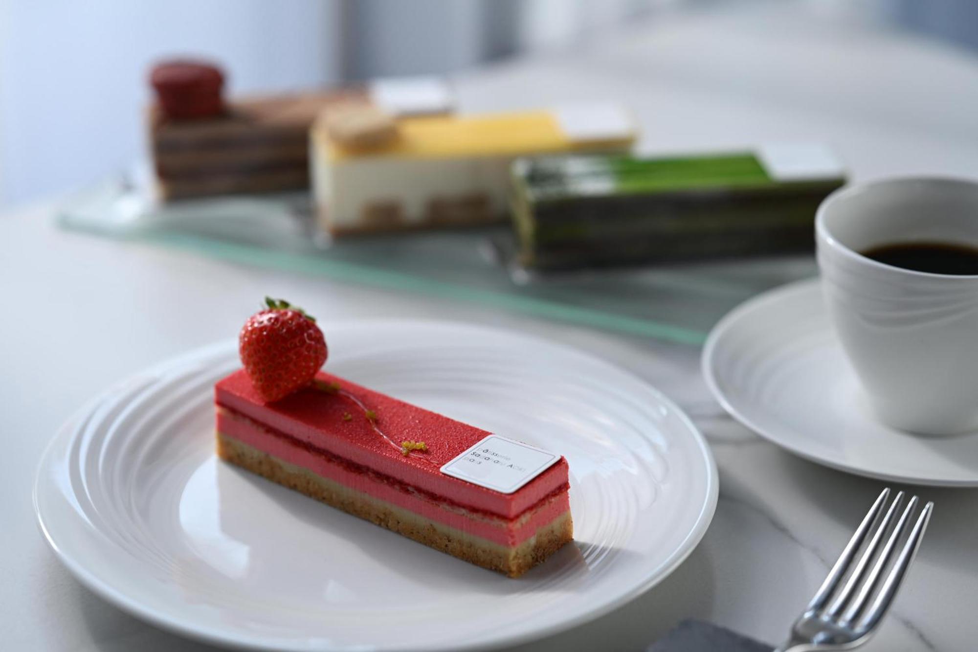 The Royal Park Hotel Iconic Kioto Exterior foto A strawberry parfait